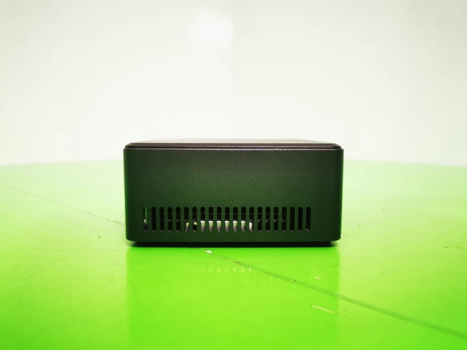 Intel NUC NUC7i3BNH i3 7th Gen 4GB RAM - 1TB HDD / 128GB SSD - Minor Defect - Image 2 of 4