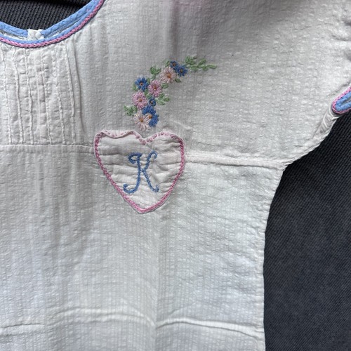 Antico vestito bambino fatto a mano con tasca cuore e ricamo - Foto 3 di 4
