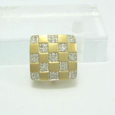 ESTILOSO TABLERO CUADRADO A CUADROS ORO AMARILLO 14K CON DIAMANTES 5/8" .26CT.  5,2 G