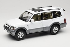 241218040103010206 Mitsubishi Pajero V73 White YC Model 1:18