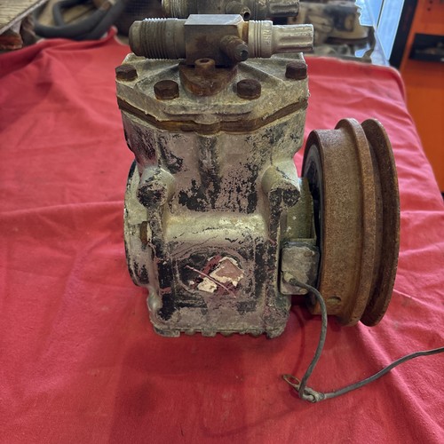 ALCOA Ford Original/Used V8 A/C Compressor York ? - Picture 5 of 10