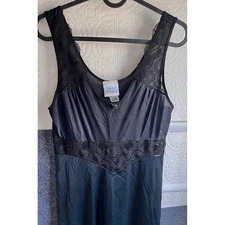 Vintage Quiet Moments long night gown in black lace trim size M
