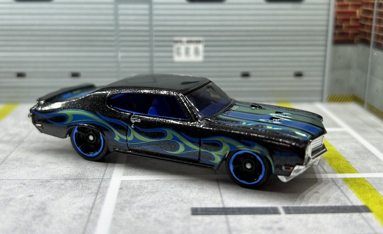 Picture 1 of 2