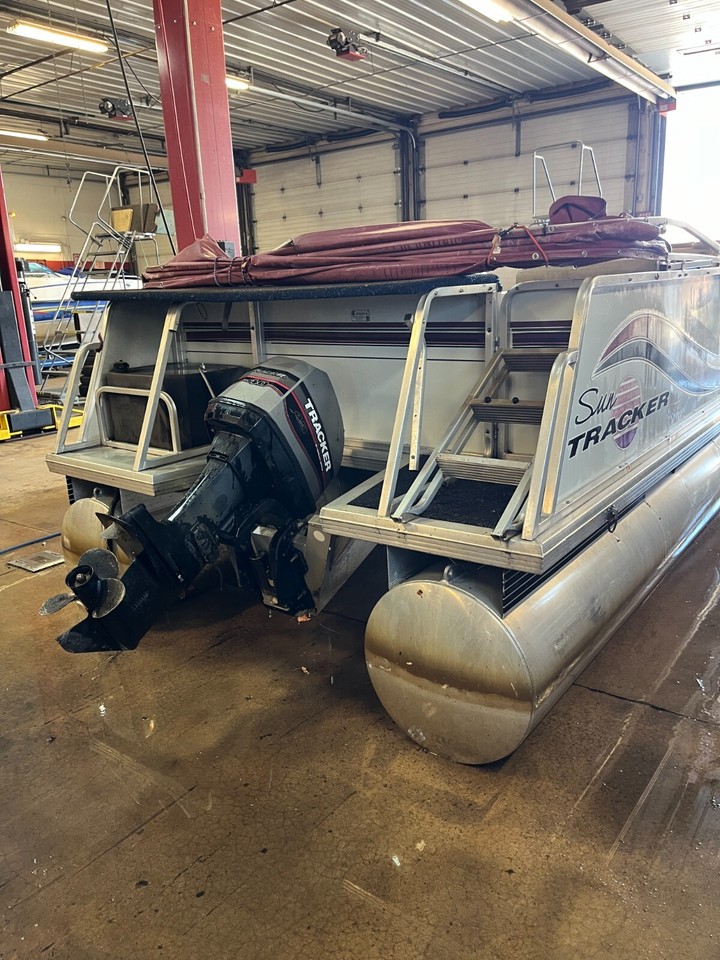 1996 21' Sun Tracker Party Barge Pontoon w/ 40HP Mercury *NO TRAILER