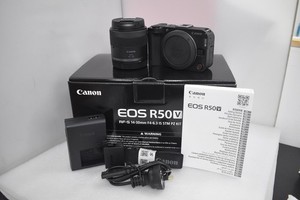 Nouveau Canon EOS R50 V Caméra sans miroir avec RF-S 14-30mm f/4-6.3 IS STM PZ trousse
