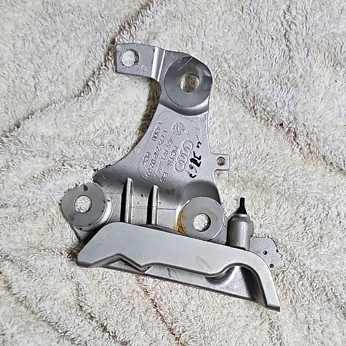 Audi R8 Spyder Type 42 Front Right Top Closing Element