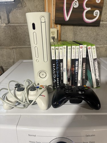Xbox 360 Bundle With 2 Controllers And Dozen Of Games - Picture 1 of 4