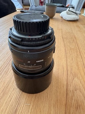Sigma 90mm F2.8 Macro Objektiv für Nikon SLR, Festbrennweite