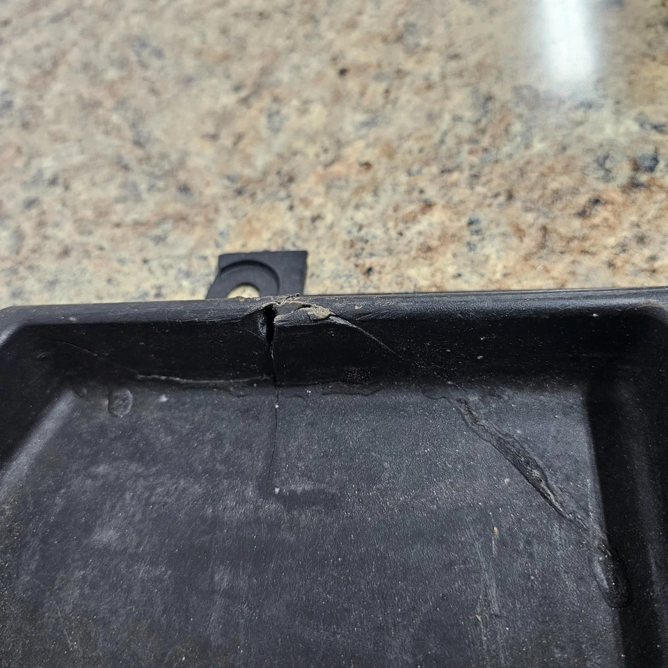 Cubierta de batería BMW 2000 para 323Ci 323i 325Ci 325i 325xi 328Ci 328i Foto 3 de 4