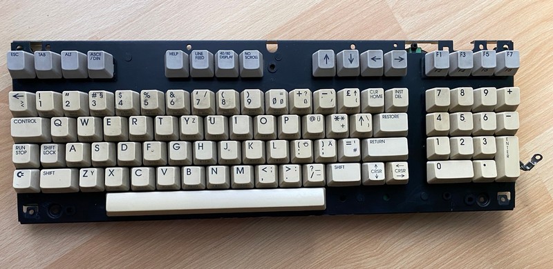 Commodore C128 Mitsumi Keyboard With Screws, Works #04 26