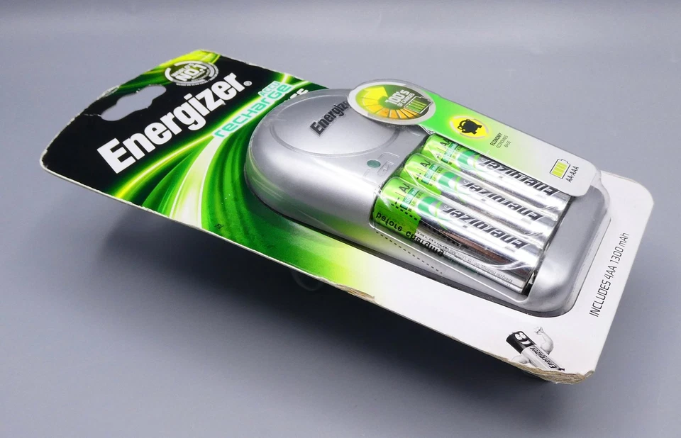 Energizer Recharge Accu Base Battery Charger With 4 AA 1300 mAh – New - Free P&P - Image 2 of 4