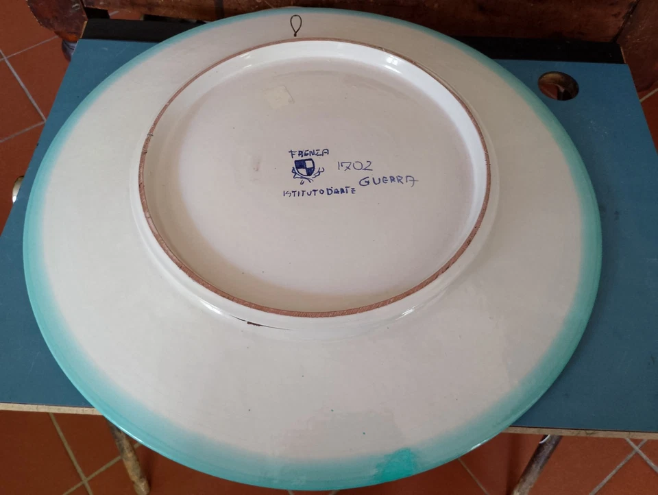 ISTITUTO D'ARTE FAENZA GRANDE PIATTO IN CERAMICA ANNI 60 DIAMETRO 53 GUERRA  - Immagine 4 di 4