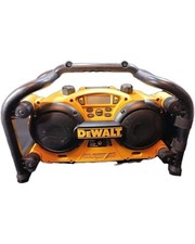 DeWalt DC011 AM/FM Radio 18v Battery Charger / plug in aswell works great