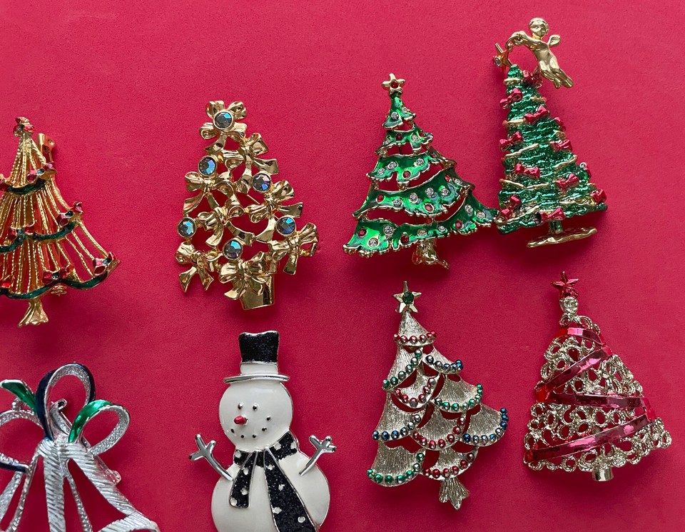 VINTAGE CHRISTMAS TREE BROOCH PIN LOT 12 BOOK PIECES GERRYS PAKULA AJC