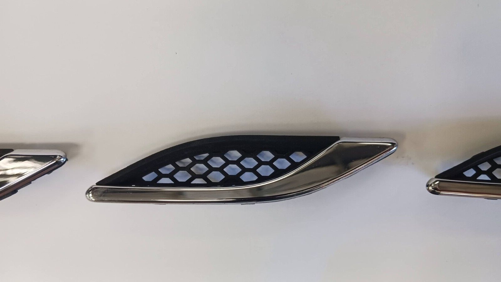 Set of 3 2014-2017 Maserati Ghibli OEM RH Fender Air Vent Trim # 670028905