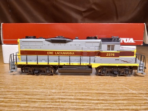 Mantua Diesel Locomotive 424-530 HO Scale Erie Lackawanna 2376 GP-20 W/Box - Picture 2 of 7