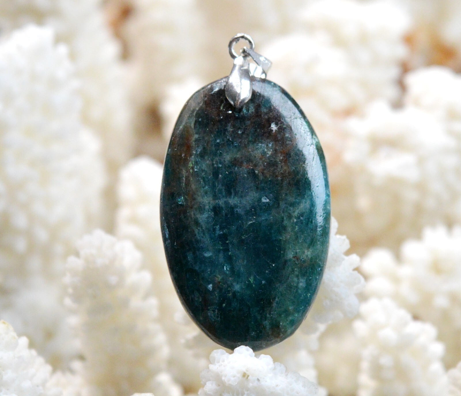 Apatite cabochon 63 carats, grand pendentif en pierre naturelle bleue Madagascar FE40