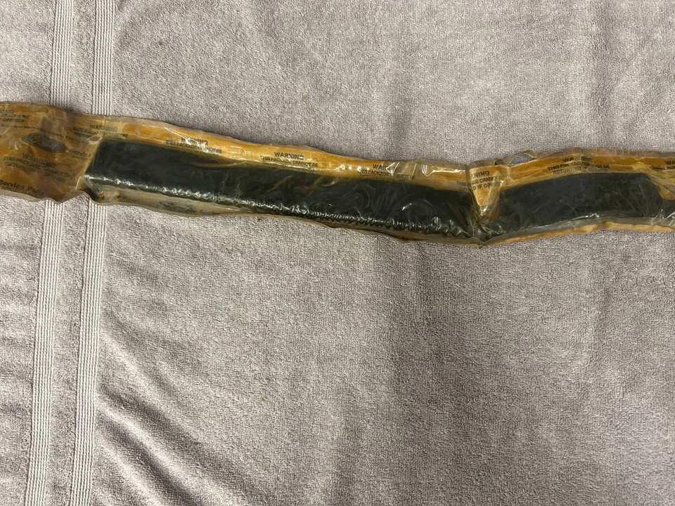 Ford Taurus 1986-1995 sello de capó e6dz16a238a OEM NUEVO EN STOCK Foto 2 de 4