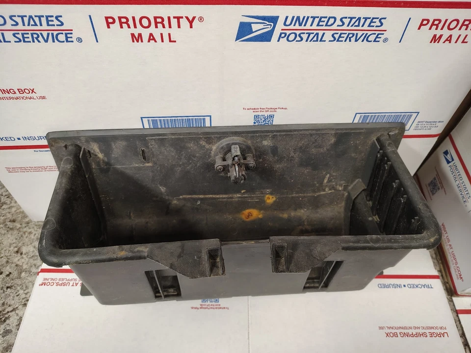 1981-1993 Dodge Ram D100 D150 D250 D350 Ram зарядное устройство грузовик перчаточный ящик OEM - Изображение 4 из 4