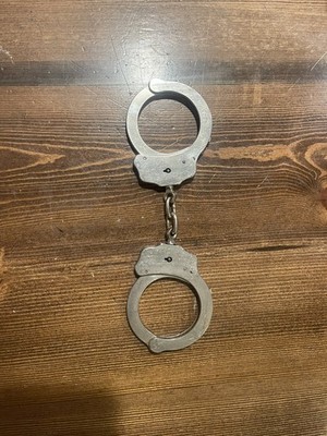 Vintage Handcuffs the Peerless Handcuff Company Pat 1531451-1872857 (no key)