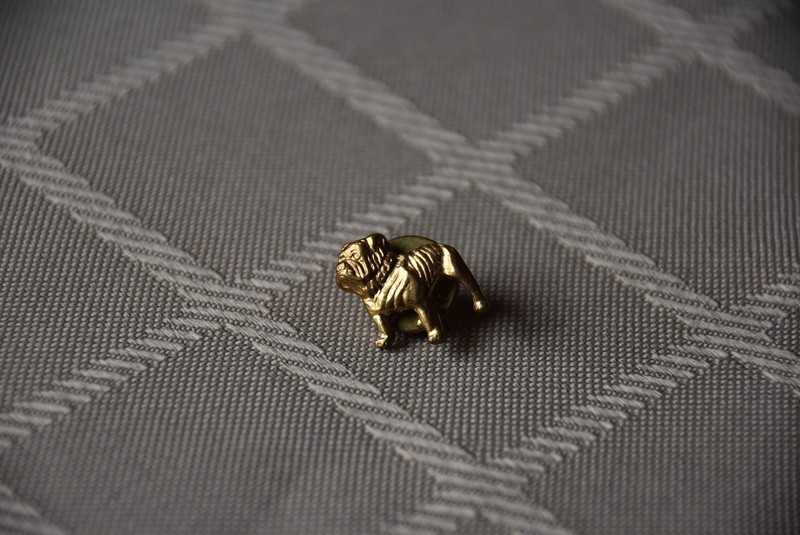 VINTAGE MACK TRUCKS BULLDOG GOLD TONE BRASS HAT / LAPEL PIN W/ "Mack" COLLAR
