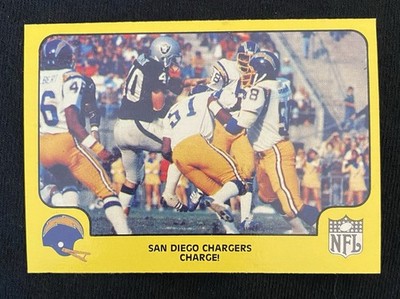1978 Fleer Action Chargers #48/Tom Graham, Woodrow Lowe zero in on Pete Banaszak