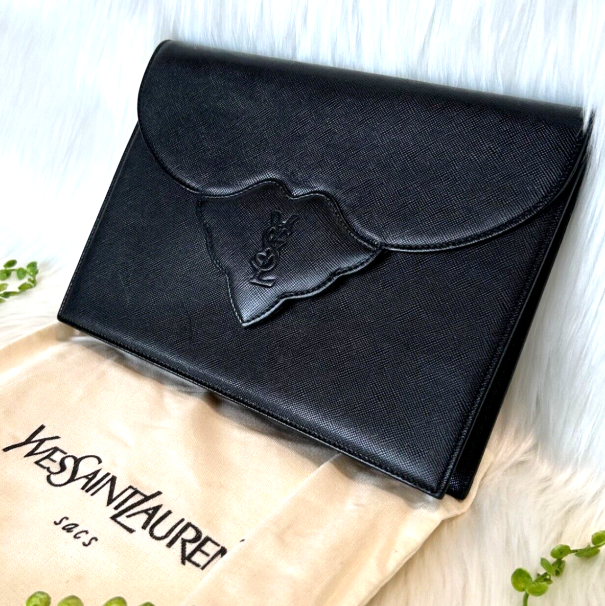 Borsa pochette Yves Saint Laurent in pelle saffiano nera borsa YSL