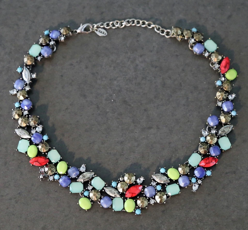 Collar Zara llamativo con piedras multicolores casi nuevo Foto 3 de 3