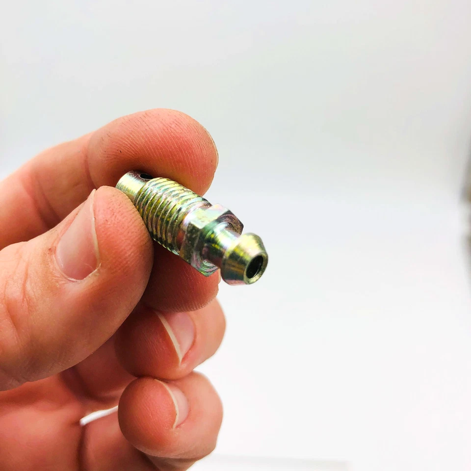 Crown 8124560 Brake Bleeder Screw New Old Stock NOS Loose — 第 4/4 张图片