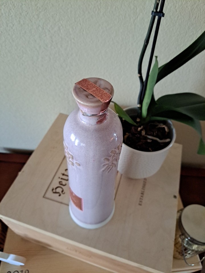 Komos Tequila Reposado Rosa Hand Crafted ceramic glazed Pink Empty