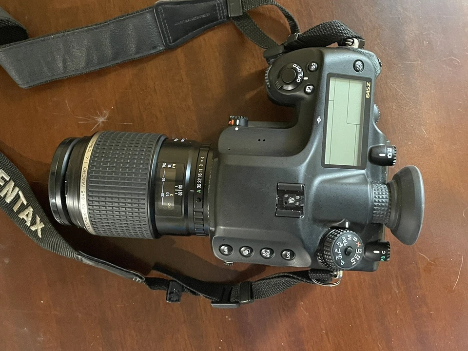 DSLR de formato medio PENTAX 645Z 51 MP con lente SMC PENTAX FA 120 mm f/4 Foto 2 de 4