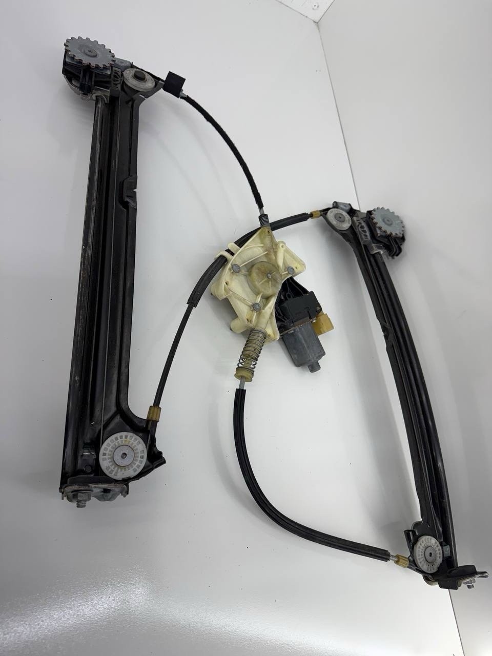 2014-2016 Maserati Ghibli Front Right Side Door Window Regulator w/ Motor 428