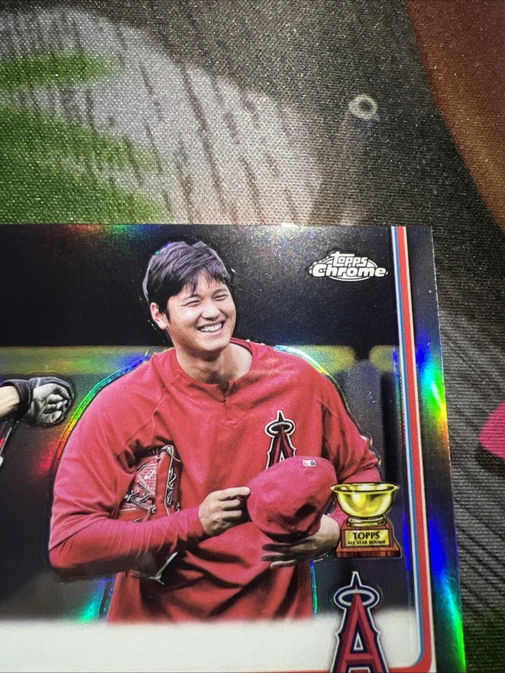 2019 Topps Chrome Photo Variations Refractor 1 Shohei Ohtani W/ Ichiro Suzuki SP - Image 3 of 4