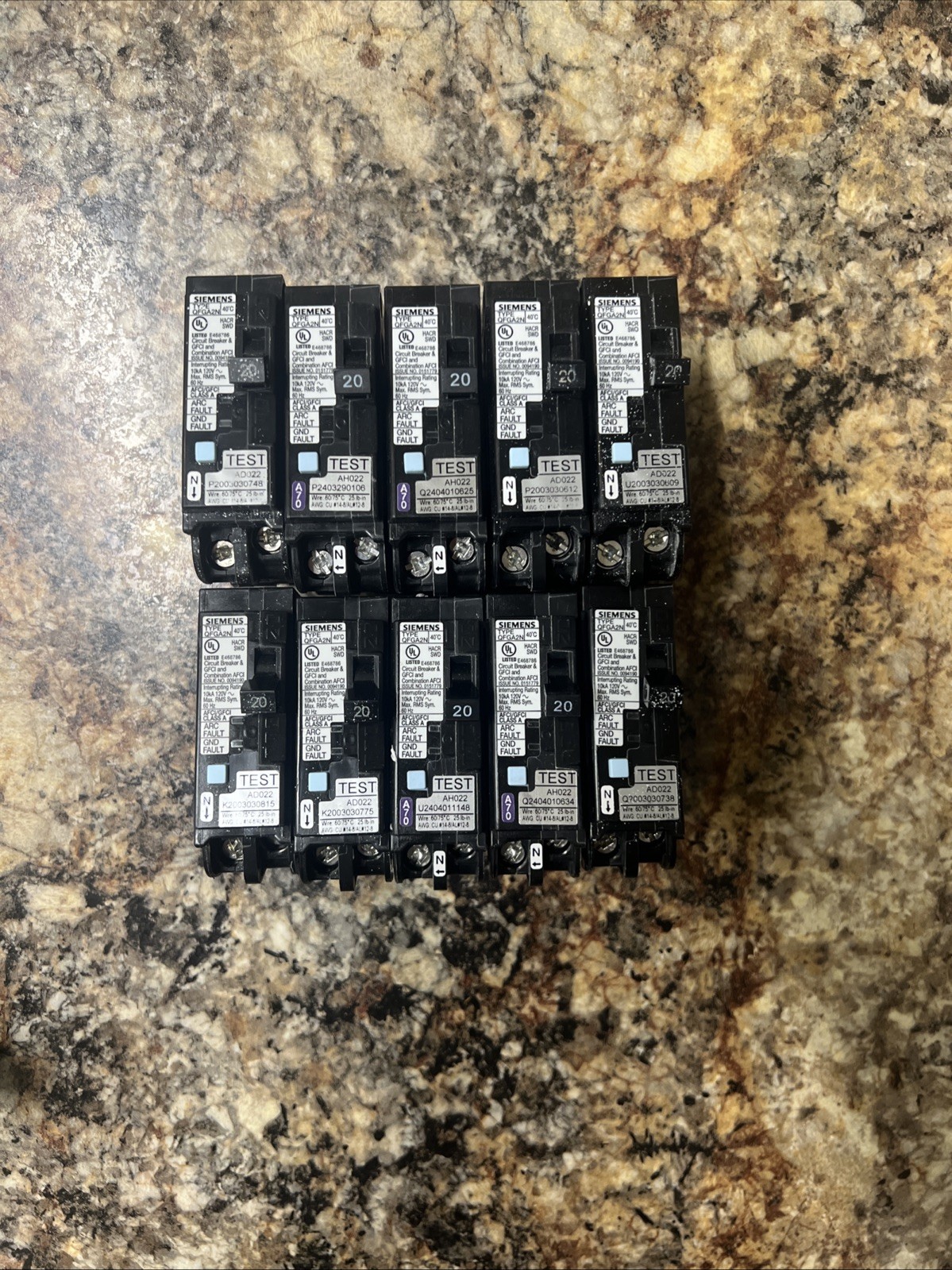 Q120DFN 10 PCS SIEMENS 1P 20A AFCI/GFCI DUAL-FUNCTION PLUG-ON CIRCUIT BREAKERS