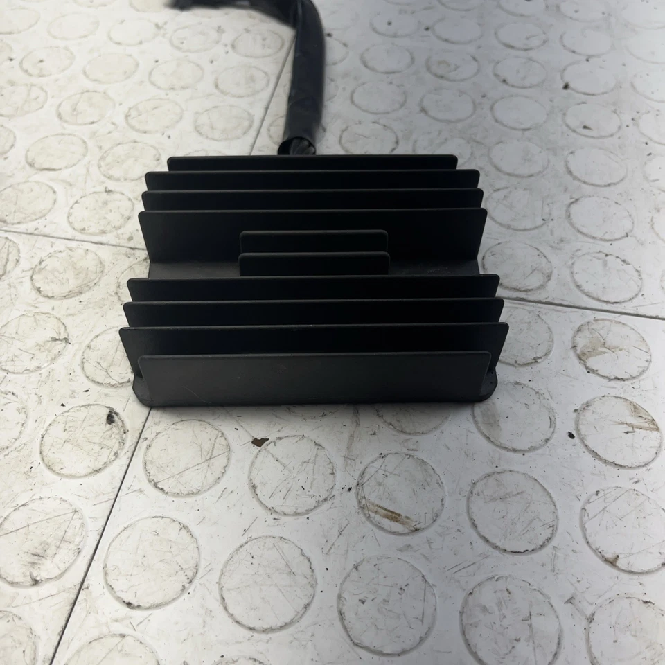 Regulador de voltaje rectificador Suzuki GSXR1000 2009-2016 32800-47H00 BB642 OEM Foto 4 de 4