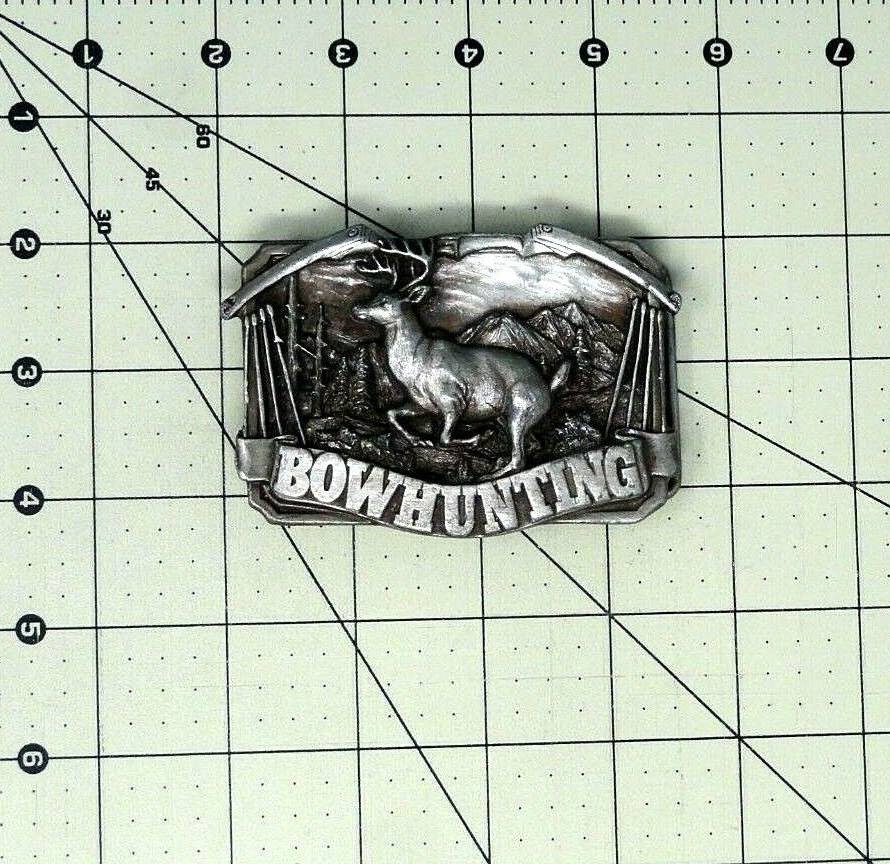 Bowhunting Belt Buckle Deer Hunter Nature Mountains Vtg 1983 Bergamot .DBD347