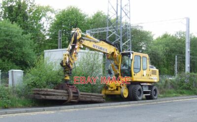 FOTO STRASSEN- UND SCHIENENFÄHIGER TRAKTOR AN DER LINIE IN DEN BAHNHOF GOUROCK IN DER NÄHE DES F