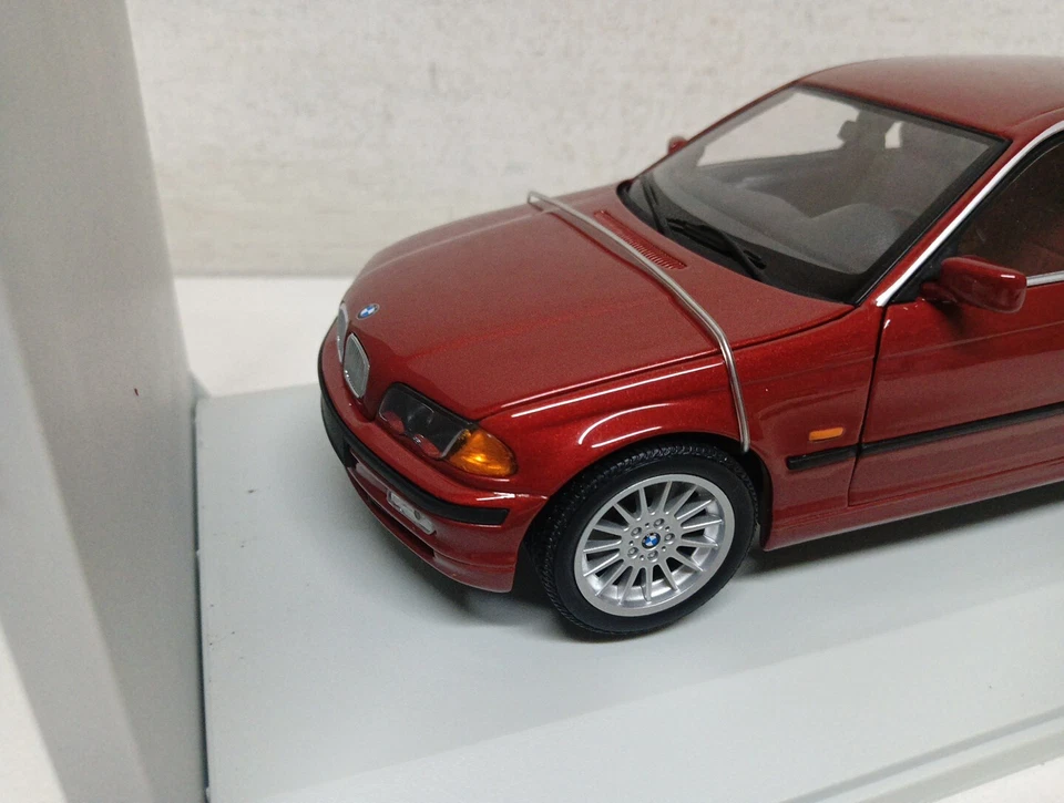 Ut Models BMW E46 3 Series Saloon Cylinder Met. Red 20515 Diecast 1/18-Y1-B3 - Immagine 2 di 4