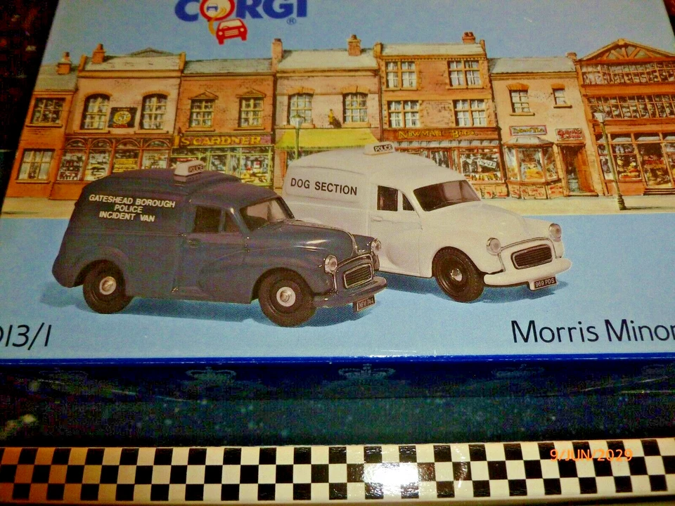 CORGI D13/1  MORRIS MINOR POLICE GATESHEAD/DOG VAN SET  1:43 - Image 3 of 4