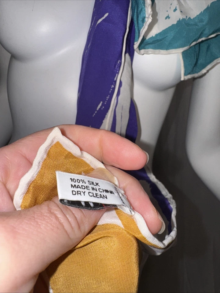 Vera Bufanda Oblonga Púrpura Verde Amarillo Mod De Colección Años 60 Japón 100% Seda Enrollada a Mano Foto 4 de 4