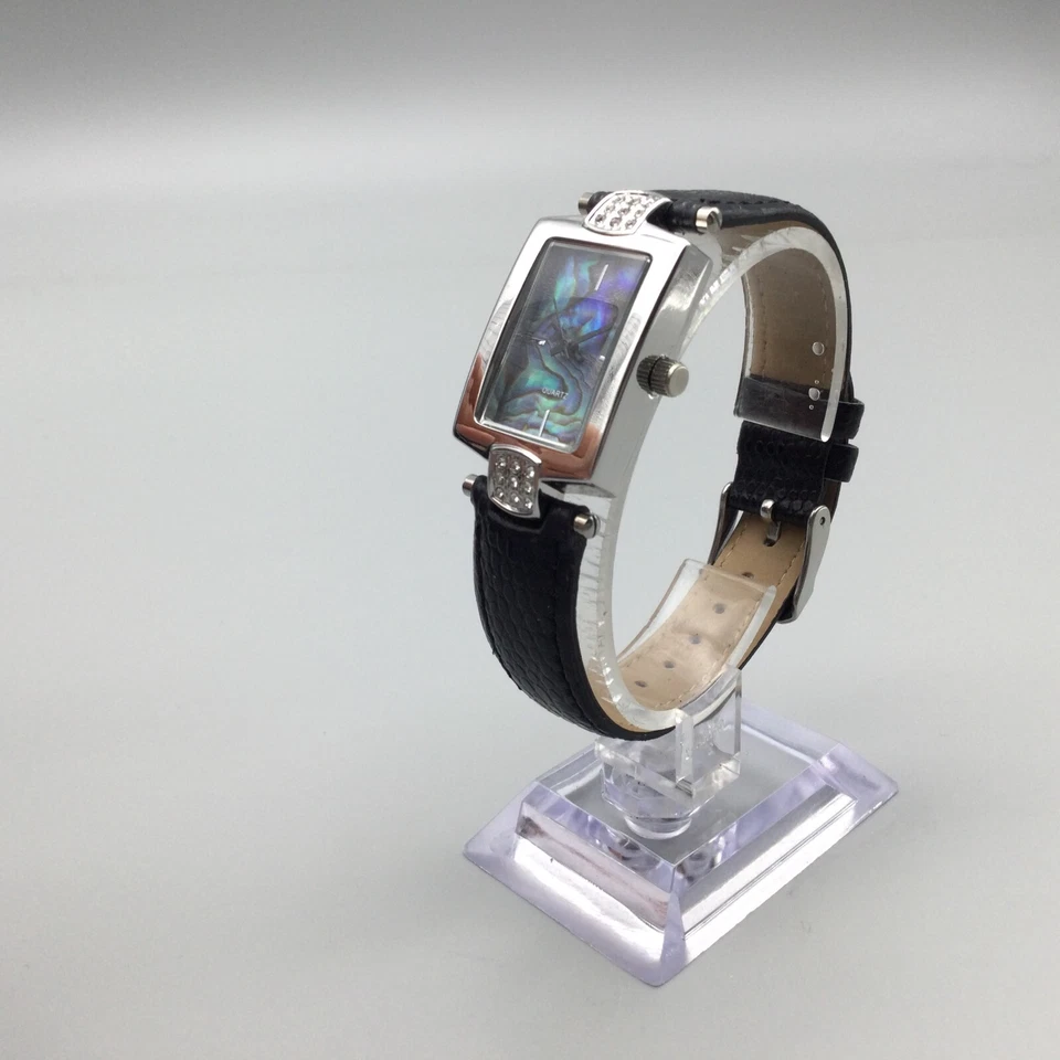 Relógio Avon Tank Abalone Feminino 23mm Tom Prata Pulseira Preta Nova Bateria - Imagem 4 de 4