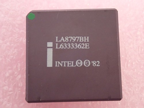 INTEL LA8797BH L6333362E MICROCONTROLLER 461006007F 68 PIN GOLD - Picture 2 of 8