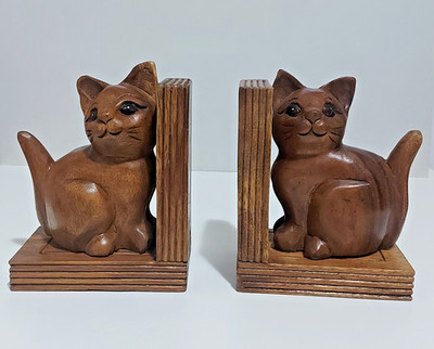 2 Buchstützen aus Echtholz Katzen handgeschnitzt