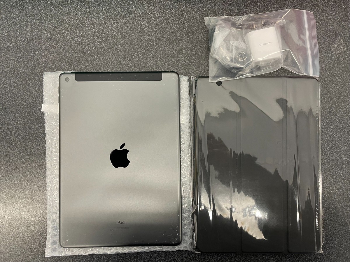 Apple iPad 5th Gen 9.7in - 32GB 128GB - Gray Silver Gold - BUNDLE
