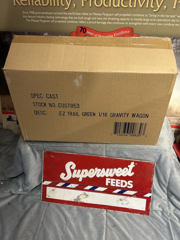 Spec Cast 1/16 Green E-Z Trail Inc. Grain Wagon New In Box - Image 4 of 4