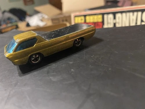 Hot Wheels Redline Deora Gold Black 1:64 Diecast Car 1968