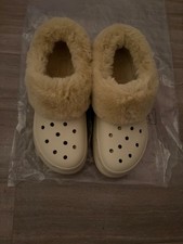 CROCS FUREVER CRUSH BONE FAUX FUR PLATFORM STYLEE SIZE 10 MEN 12 WOMAN