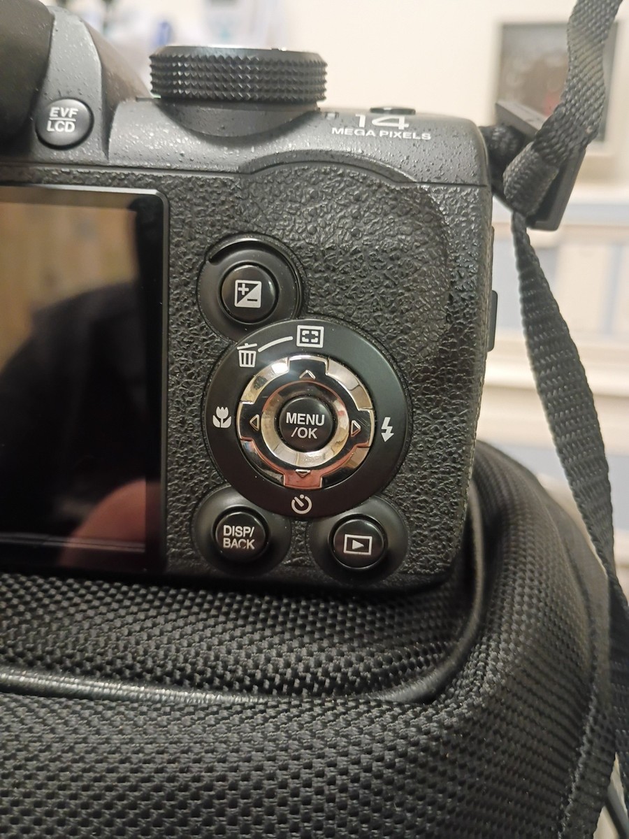 Fujifilm FinePix S Series S4000 14.0MP Digital Camera
