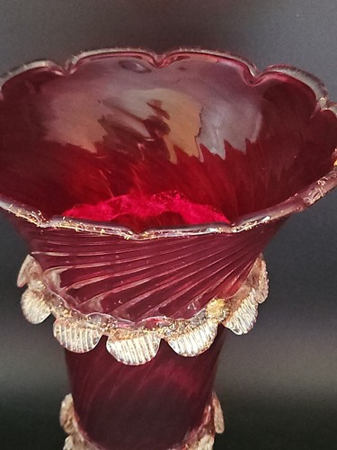 Vtg Ruby Red Murano Mazzega Vase c. 1950s Gold Accents Trumpet Shaped 8 1/2 Inch - Picture 4 of 17