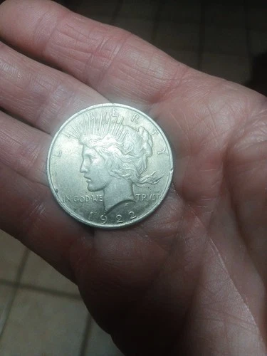 (1) 1922 Choice AU Peace Silver Dollar 90% - CH AU Almost Unc
